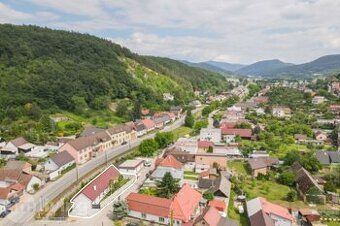Pre konkrétnu klientku hľadám starší rodinný dom v lokalitác