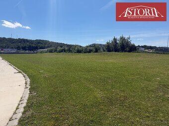INVESTIČNÁ PRÍLEŽITOSŤ – KOMERČNÝ STAVEBNÝ POZEMOK 7 040 m² 