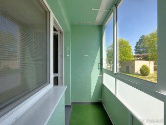 Ponúkame na predaj 2-izbový byt v pokojnej lokalite mesta Ho