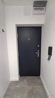 Ponúkam na predaj novo a kompletne zrekonštruovaný 3-izbový 
