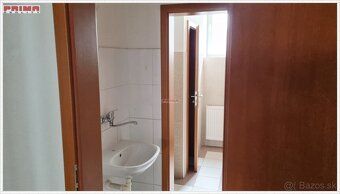 ID 2878 Prenájom: prevádzkový priestor, centrum Prenajmeme p
