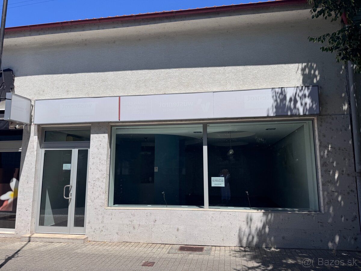 Dám do prenájmu obchodný priestor 90m2 v centre mesta na peš