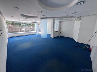 Dám do prenájmu obchodný priestor 90m2 v centre mesta na peš
