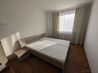 MODERNÝ 2-IZBOVÝ BYT S GARÁŽOVÝM STÁTÍM A PIVNICOU – KRAMÁRE