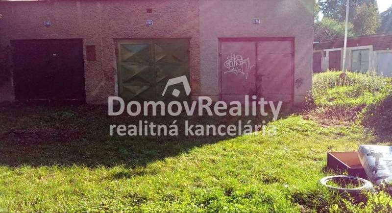 Ponúkame na predaj garáž v Handlovej na ulici F.Nádaždyho, v