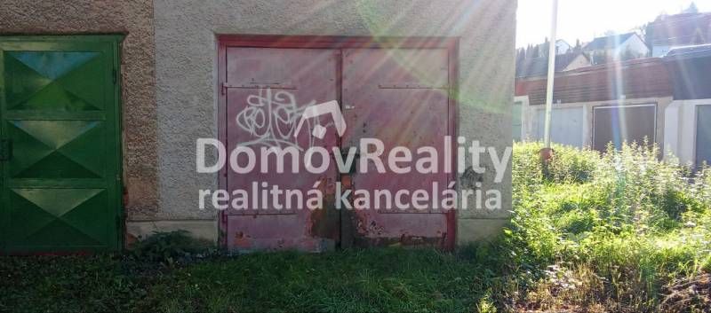 Ponúkame na predaj garáž v Handlovej na ulici F.Nádaždyho, v