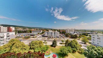 Tento 3-izbový byt na Cyprichovej ulici ponúka funkčné mests