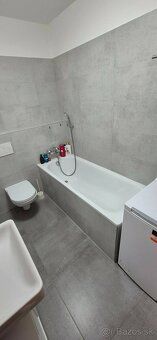 🏡 MODERNÝ 2-IZBOVÝ BYT S VEĽKÝM BALKÓNOM, CHLADENÍM A GARÁŽO