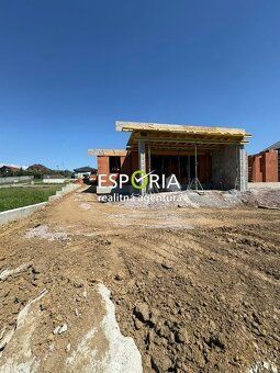 ESPORIA RK ponúka na predaj 5izbovú novostavbu rodinného dom