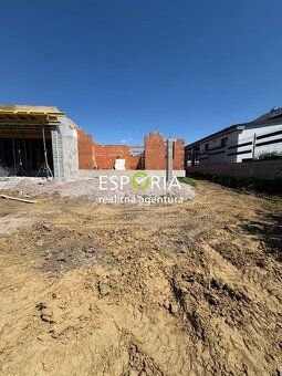 ESPORIA RK ponúka na predaj 5izbovú novostavbu rodinného dom