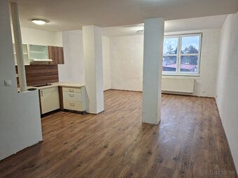 Ponúkame Vám na prenájom 1Kk izbový byt Žilina, Bytčická. Pl