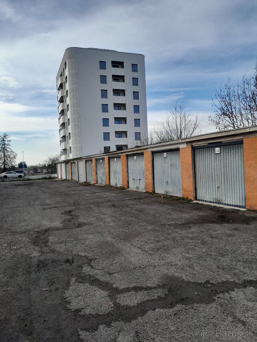 Prenajmem garaz bez elektriky blizko bytoveho domu TAURA. Ce
