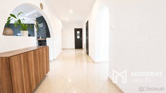 Typ: Rodinný dom Obec: Trenčín
Moderný maklér ponúka na pred