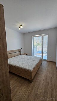 So súhlasom majiteľa ponúkam na prenájom zariadený 2i byt s 