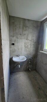Ponúkame na predaj priestranný a svetlý 3‑izbový byt typu ba