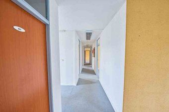 Na prenájom administratívne priestory 132 m2, celé samostatn