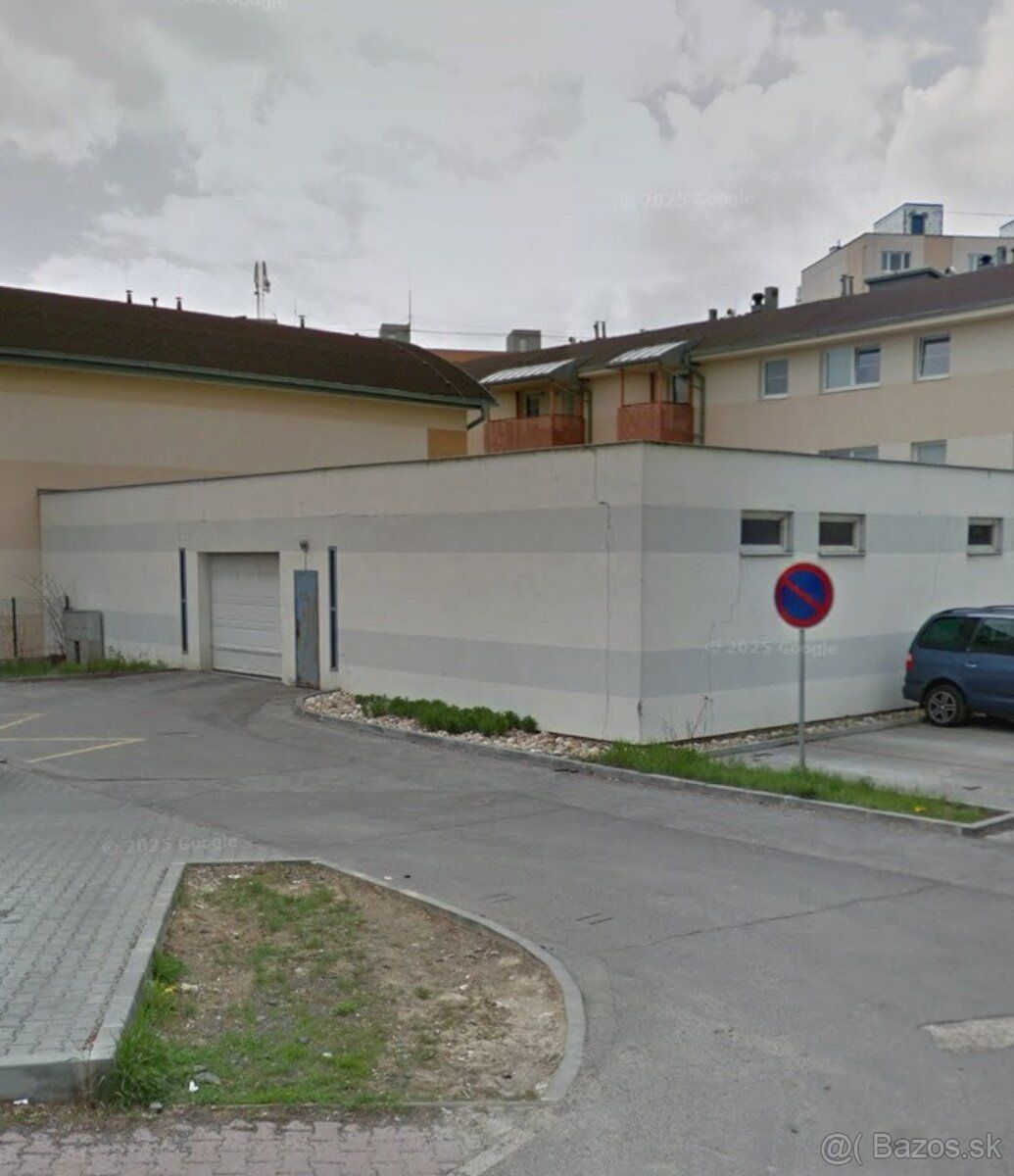 Na prenájom parkovacie státie v hromadnej garazi na ulici Ra