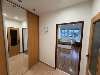 Ponúkam na prenájom väčšiu garzónku (34 m2) v centre Púchova