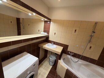 Ponúkam na prenájom väčšiu garzónku (34 m2) v centre Púchova