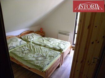 Vám ponúka na predaj výnimočnú rekreačnú chatu v srdci prekr