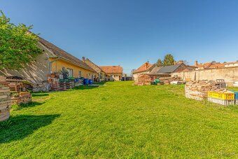 Ponúkame na predaj krásny rovinatý pozemok o výmere 630 m2 s
