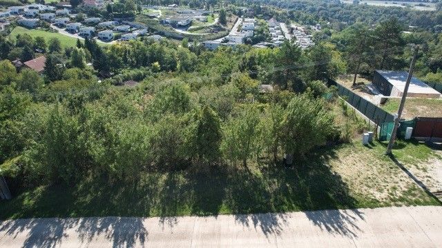 Ponúkame na predaj záhradu s výmerou 637 m2 v krásnej lokali