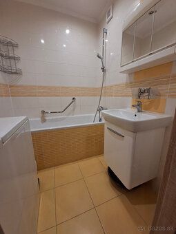 Predam 3 izbovy byt s loggiou na 2. poschodi, ulica Sportova