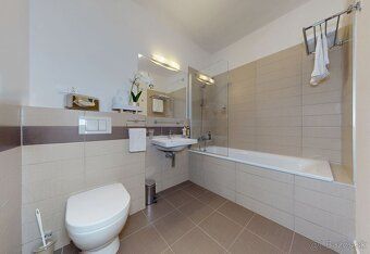 Ponúkame na predaj atraktívny apartmán s podielom na wellnes
