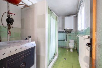 Ponúkame na predaj rodinný dom v pôvodnom stave nachádzajúci