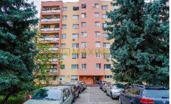 Ponúkame na predaj priestranný a moderne zrekonštruovaný 3-i