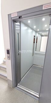 Ponúkame na predaj pekný 2-izbový byt s lodžiou na 4.poschod