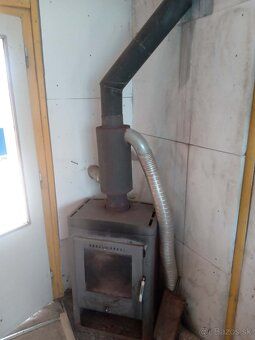 Sprzedam komórkę lokatorską z instalacją elektryczną i sieciową z kominkiem na paliwo stałe…