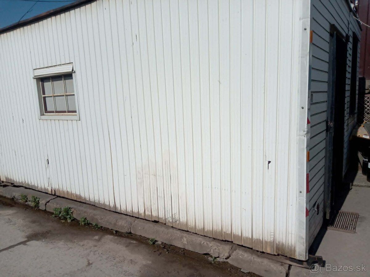 Sprzedam komórkę lokatorską z instalacją elektryczną i sieciową z kominkiem na paliwo stałe…