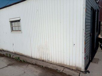 Sprzedam komórkę lokatorską z instalacją elektryczną i sieciową z kominkiem na paliwo stałe…