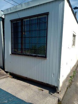 Sprzedam komórkę lokatorską z instalacją elektryczną i sieciową z kominkiem na paliwo stałe…