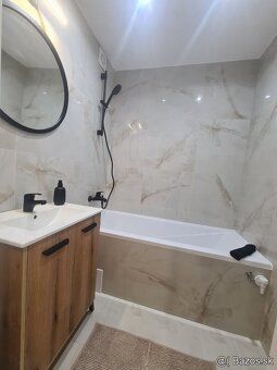 I offer for rent an exclusive 1.5 room apartment fully furnished and recently renovated on…
