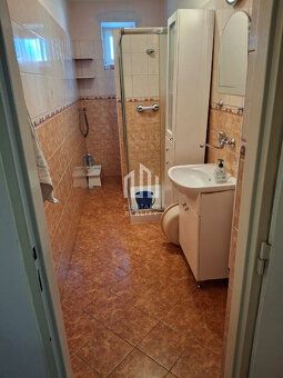 Type: Family house Village: Bank
Just 3 minutes by car from town