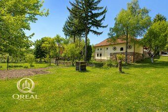 We offer for sale a unique cottage in the village of Podkozince, local part of the town of…