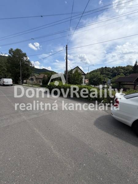 Ponúkame na predaj stavebný pozemok v obci Ráztočno o výmere