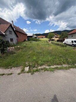 Ponúkame na predaj stavebný pozemok v obci Ráztočno o výmere