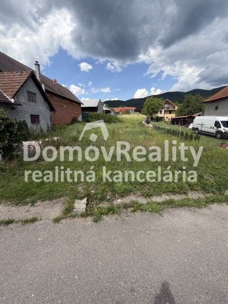 Ponúkame na predaj stavebný pozemok v obci Ráztočno o výmere