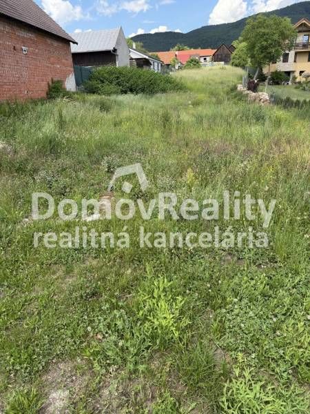 Ponúkame na predaj stavebný pozemok v obci Ráztočno o výmere