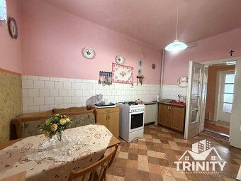 Type: Family house Street: Strekov Village: Strekov RK TRINITY presents for sale a 5-room…