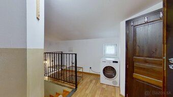 We offer for rent a spacious 3-bedroom apartment on A.