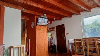 Chata na polosamote pre 6-10 osôb. 8+1 lôžok na spanie v pod