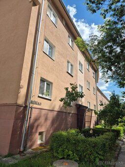 For sale 1 bedroom partially renovated furnished brick apartment of 59.38 m² in Komárno on Zváračská Street.