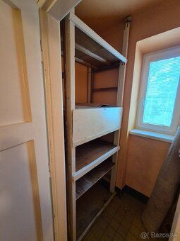 For sale 1 bedroom partially renovated furnished brick apartment of 59.38 m² in Komárno on Zváračská Street.