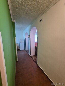 For sale 1 bedroom partially renovated furnished brick apartment of 59.38 m² in Komárno on Zváračská Street.