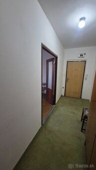 Ponúka sa na prenájom 1-izbový byt o výmere 35 m² v Komárne 