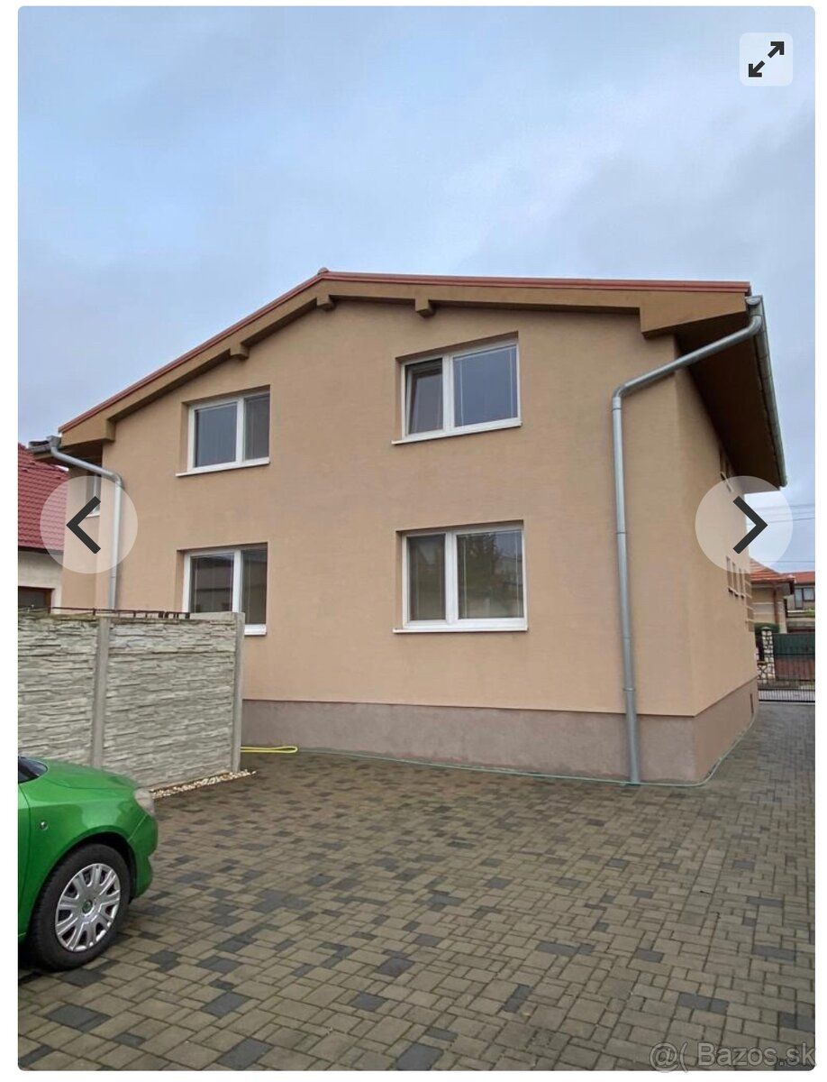 Predam dom v Trnave . Má 8 izieb a 7 kúpeľni . Parkovisko na